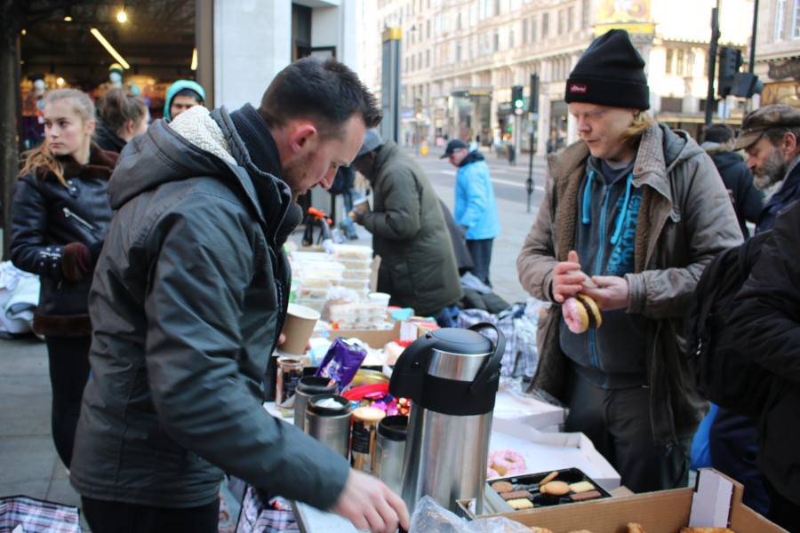 Simply Waste Solutions driver, Cledywn, pouring hot drinks for homeless people as he helps Street Angels UK